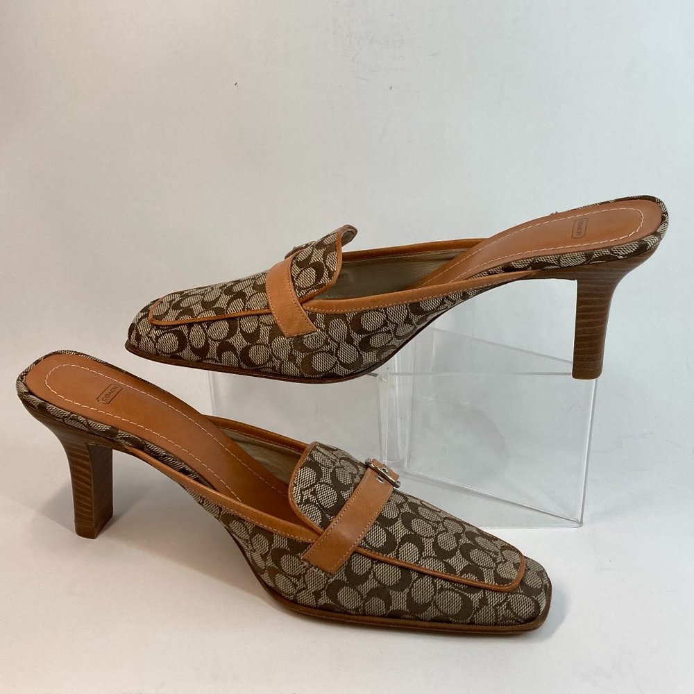 NWOT Coach Gwynne 9B Tan Brown Logo Mules Slides